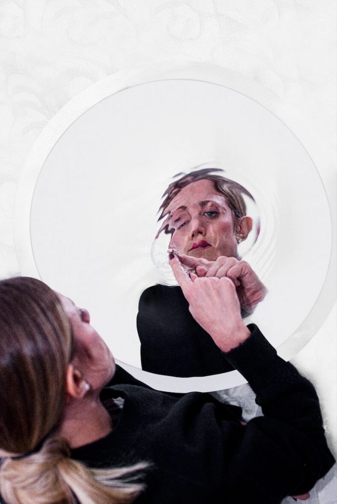 Liquid  Identities: Between Vulnerability and Strenght. 