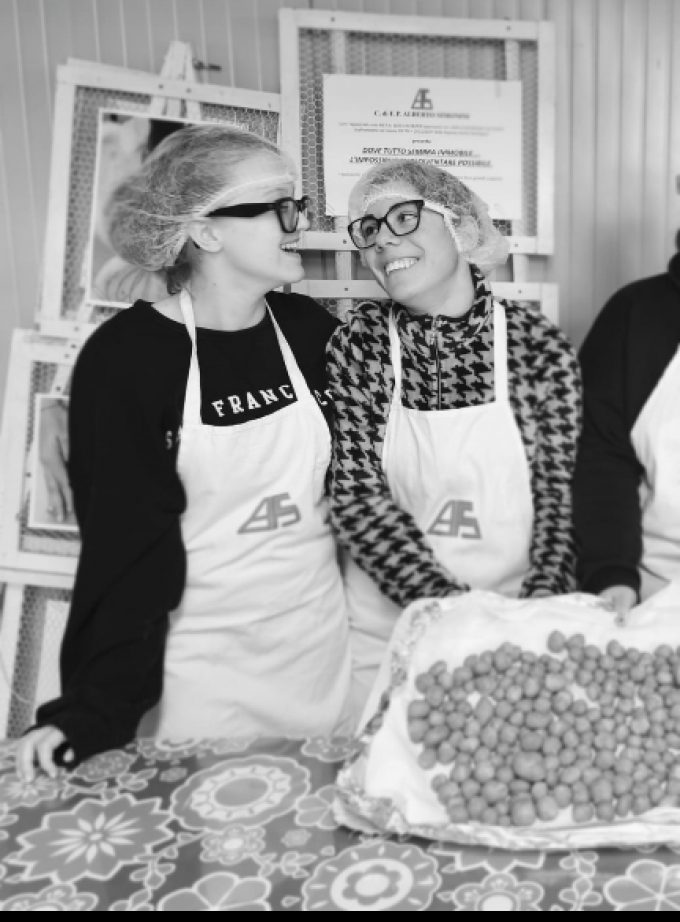 AMICIZIA E COMPLICITA'