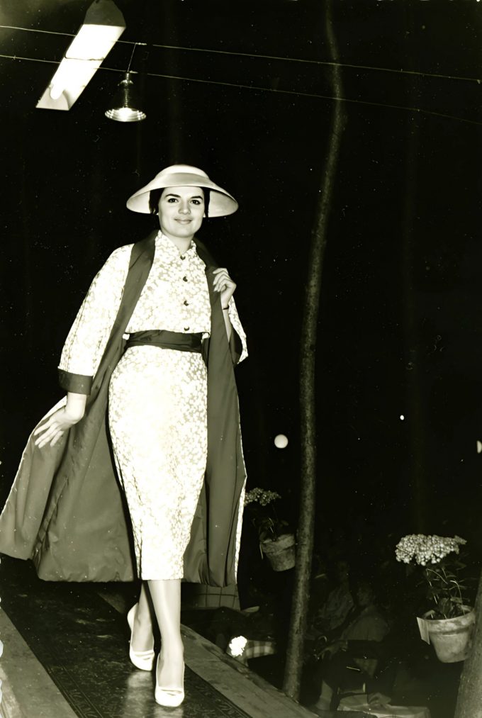 Il sorriso col tubino