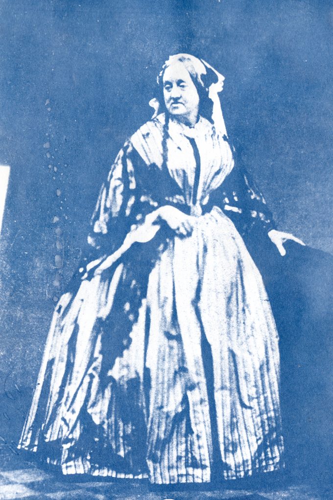 Anna Atkins ristampata col negativo per ottenerla in positivo (e sottomarina)